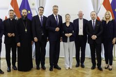 Bundeskanzler Nehammer und Kultusministerin Raab trafen im Bundeskanzleramt Religionsvertreter zum informellen Austausch.