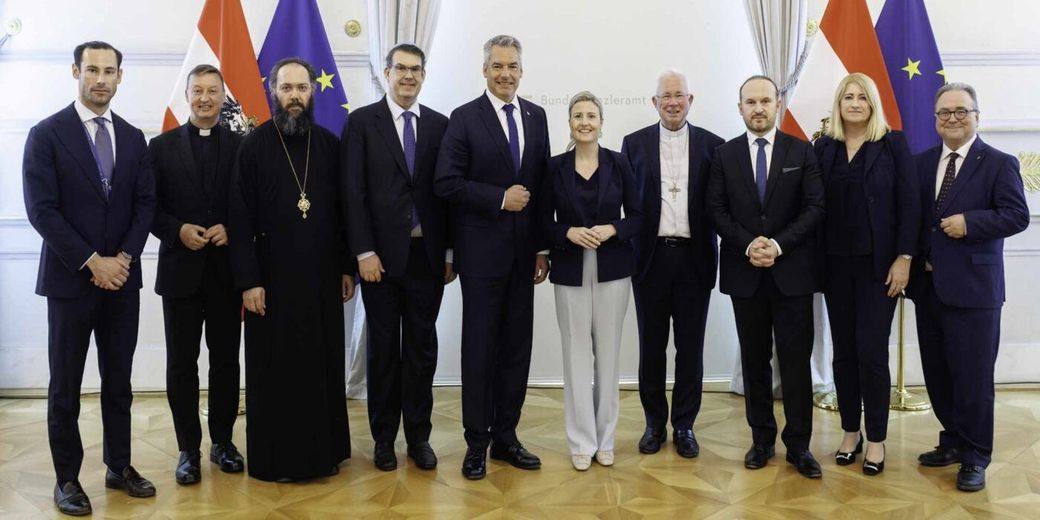 Bundeskanzler Nehammer und Kultusministerin Raab trafen im Bundeskanzleramt Religionsvertreter zum informellen Austausch.