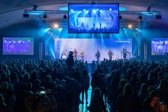 Die Lobpreis-Band Alive Worship sorgte für die musikalische Gestaltung der Eröffnungsveranstaltung.
