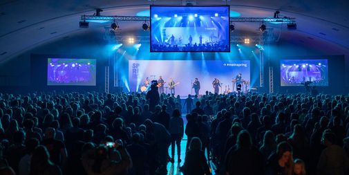 Die Lobpreis-Band Alive Worship sorgte für die musikalische Gestaltung der Eröffnungsveranstaltung.