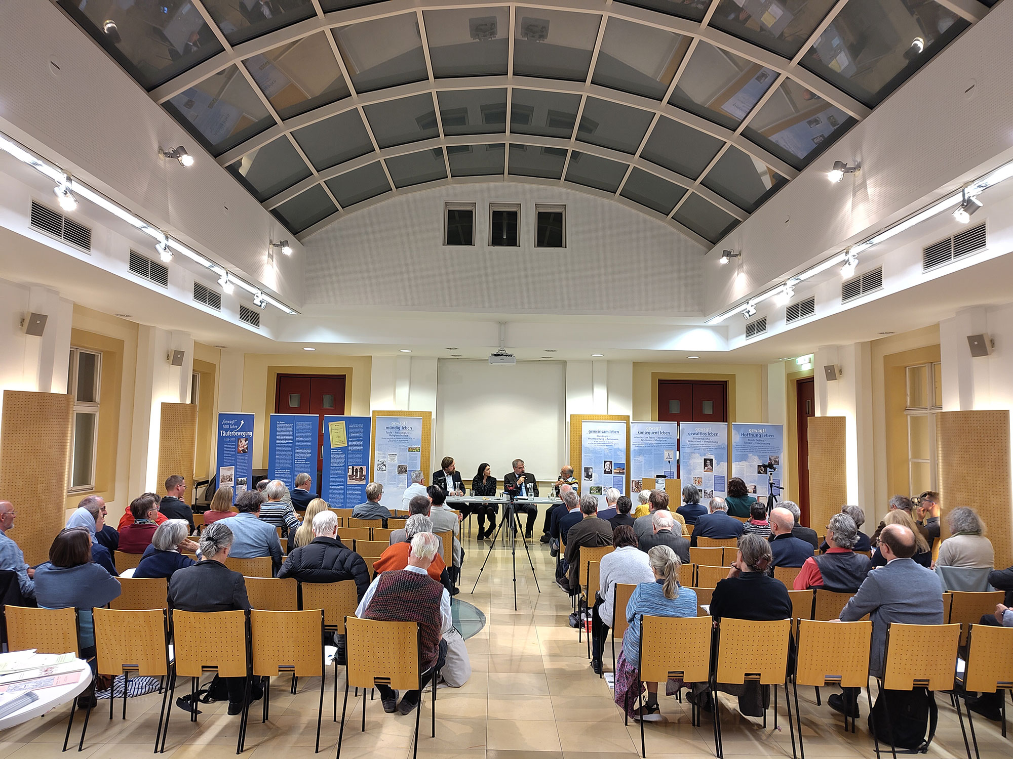 Internationales Symposium der Freikirchen in Österreich im Curhaus am Stephansplatz.