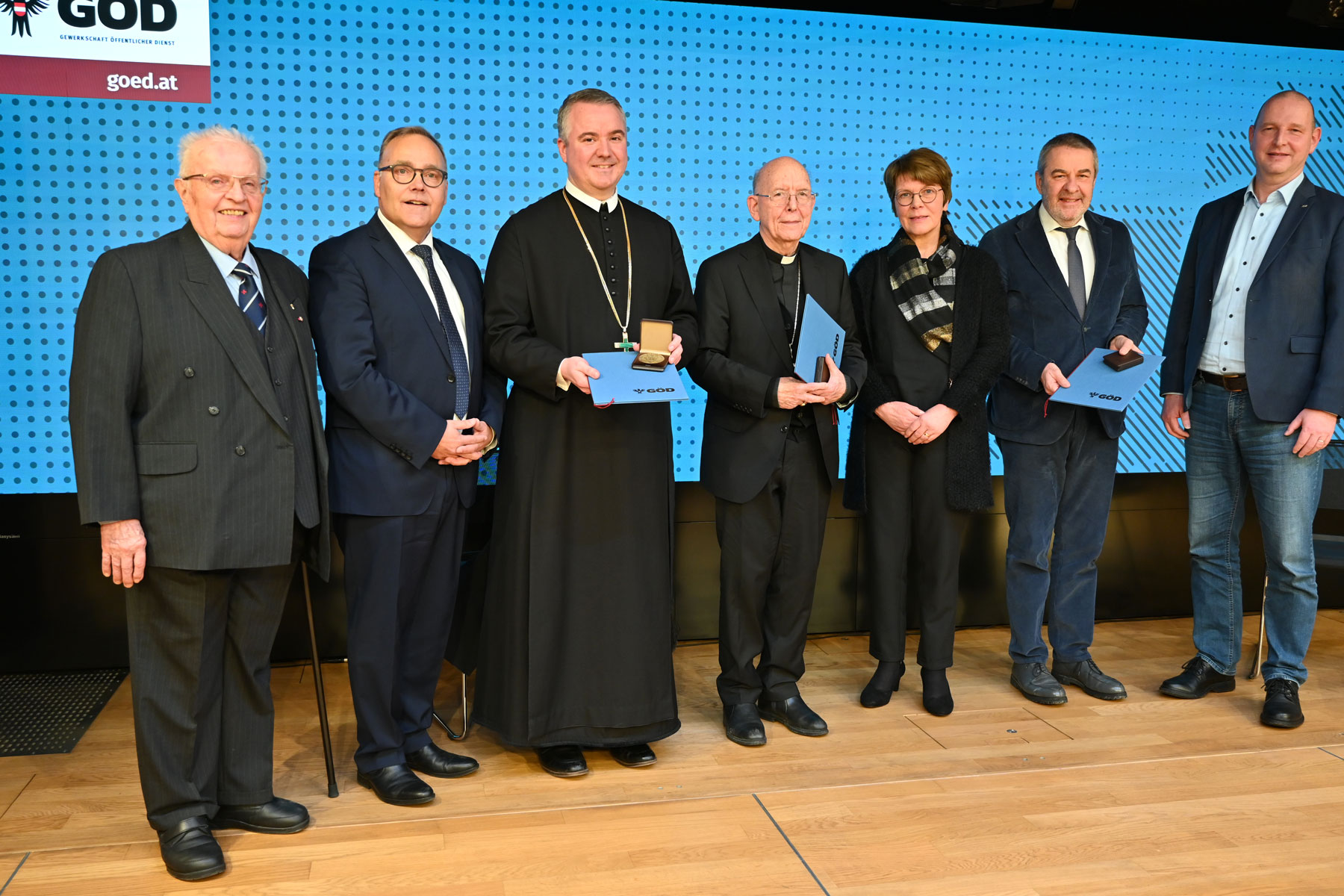 "Messner Medaille" an Bischof Küng, Abt Schöder und Gewerkschafter Schnedl