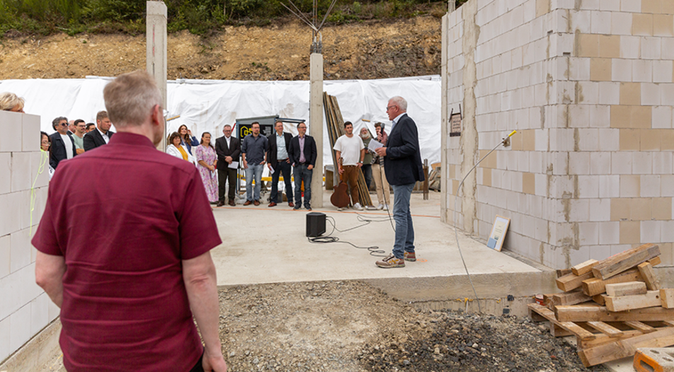 Missionswerk Werner Heukelbach: Grundstein für neue Zentrale gelegt.